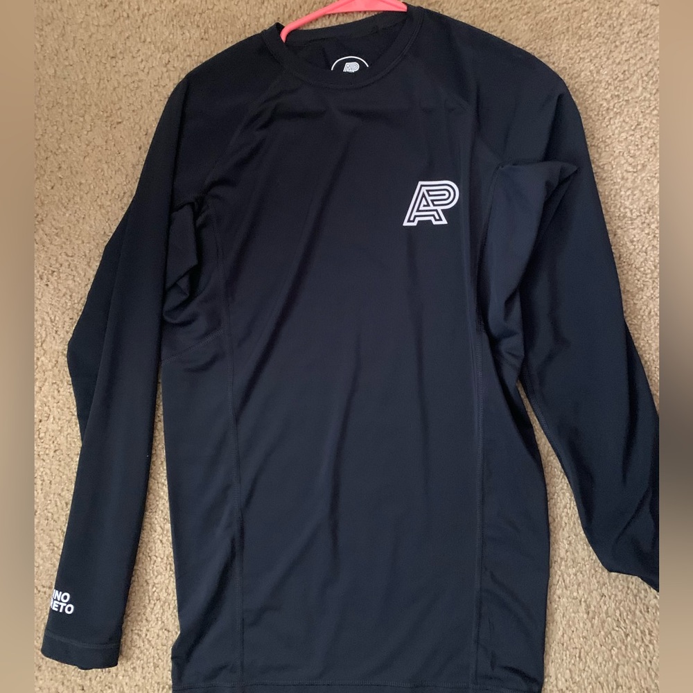 Albino and Preto Long-sleeve rash guard